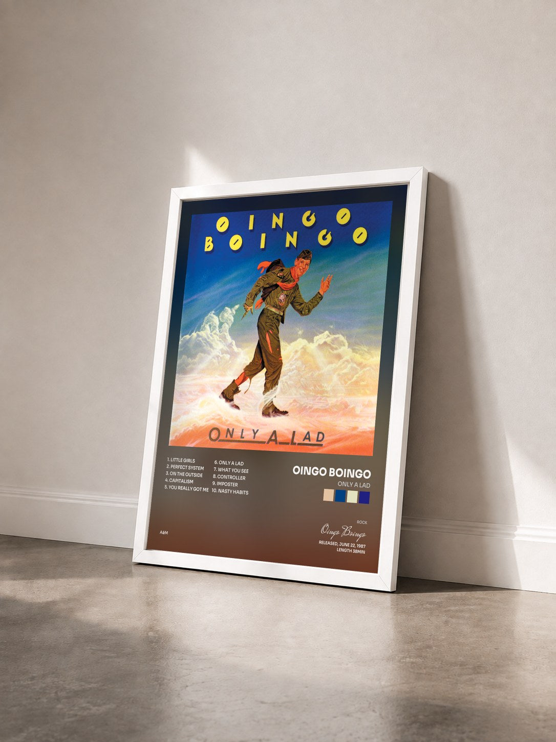 #blanc Tableau de l'album Only A Lad de Oingo Boingo vu de trois quarts, cadre blanc