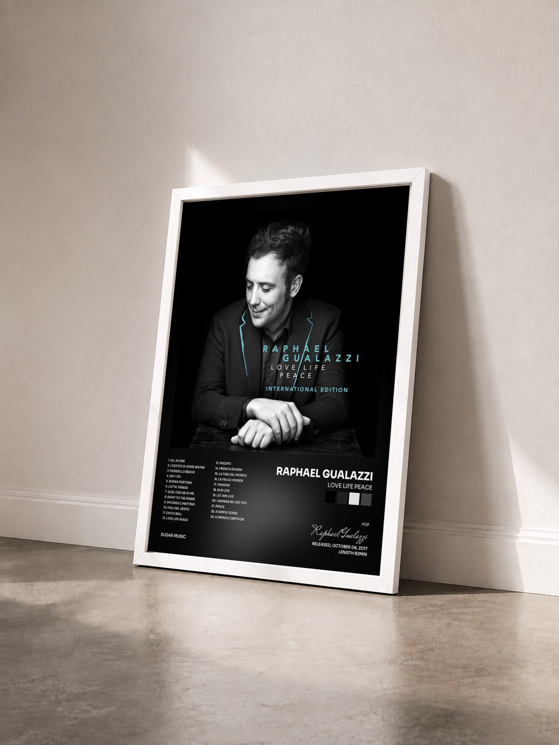 #blanc Tableau de l'album Love Life Peace de Raphael Gualazzi vu de trois quarts, cadre blanc