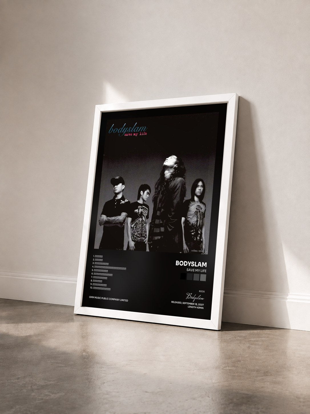 #blanc Tableau de l'album save my life de Bodyslam vu de trois quarts, cadre blanc