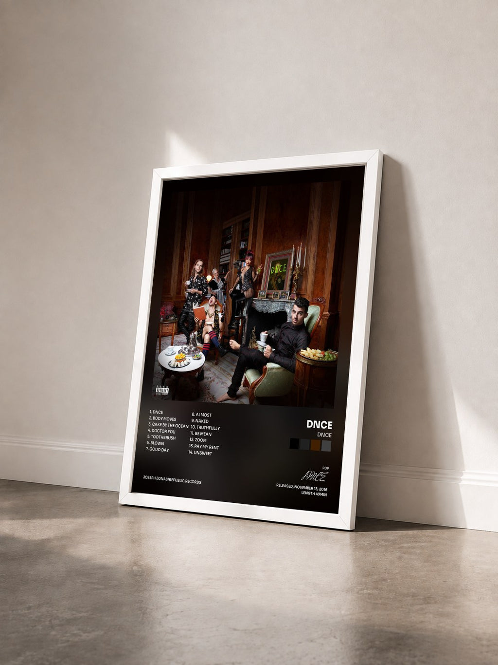 #blanc Tableau de l'album DNCE de DNCE vu de trois quarts, cadre blanc