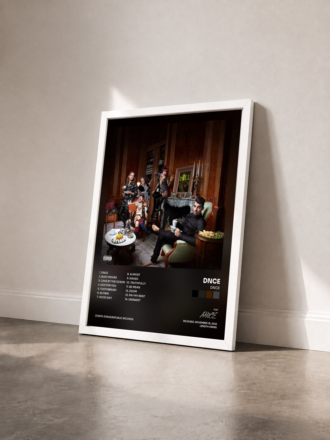 #blanc Tableau de l'album DNCE de DNCE vu de trois quarts, cadre blanc