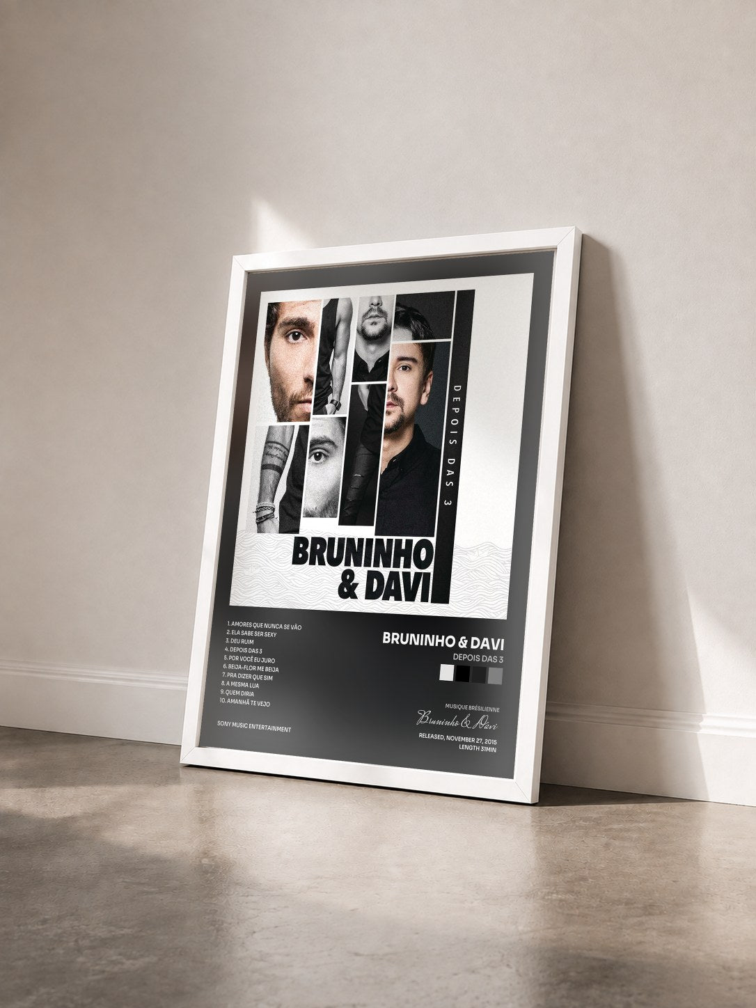 #blanc Tableau de l'album Depois das 3 de Bruninho & Davi vu de trois quarts, cadre blanc