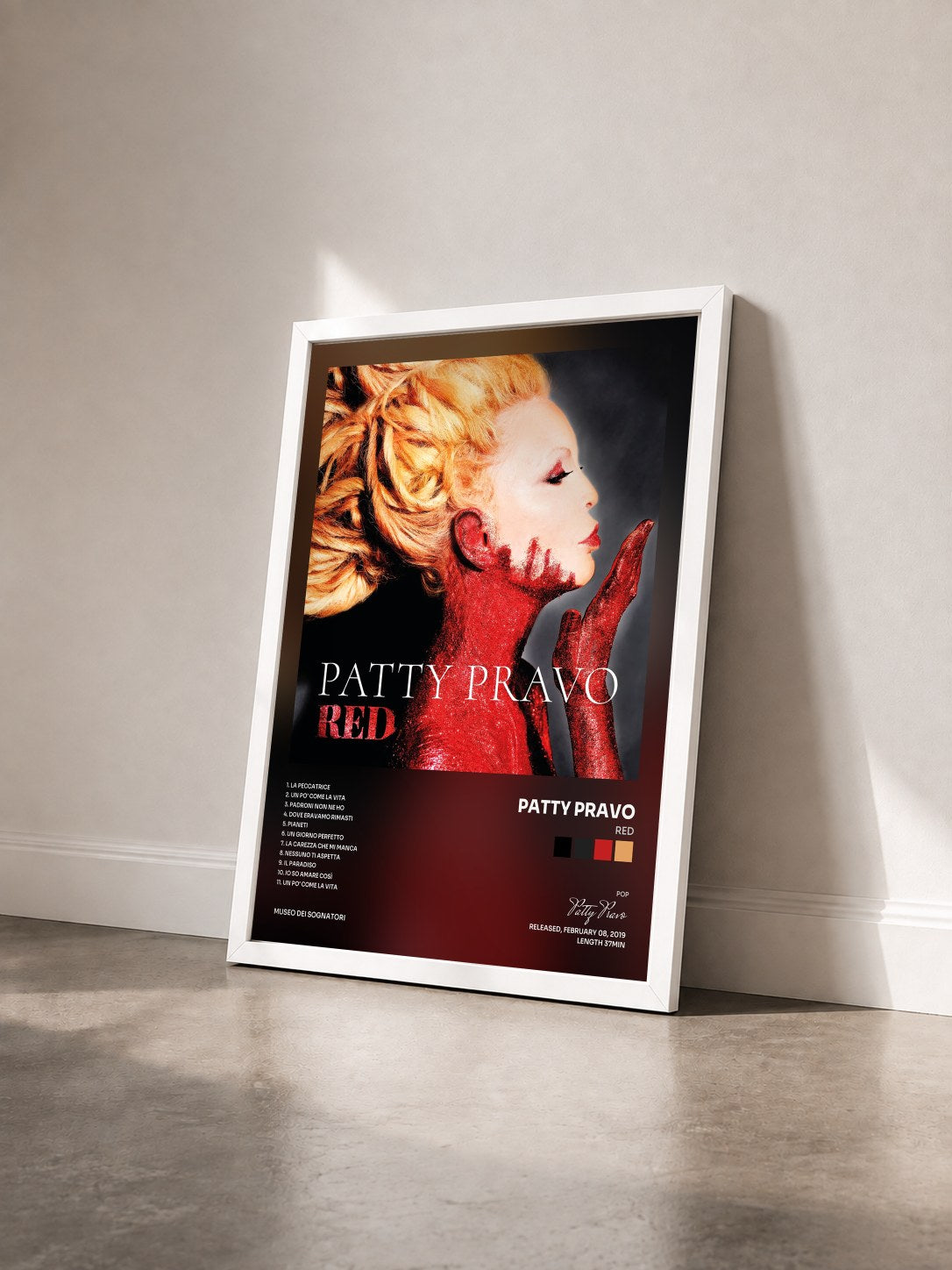 #blanc Tableau de l'album Red de Patty Pravo vu de trois quarts, cadre blanc