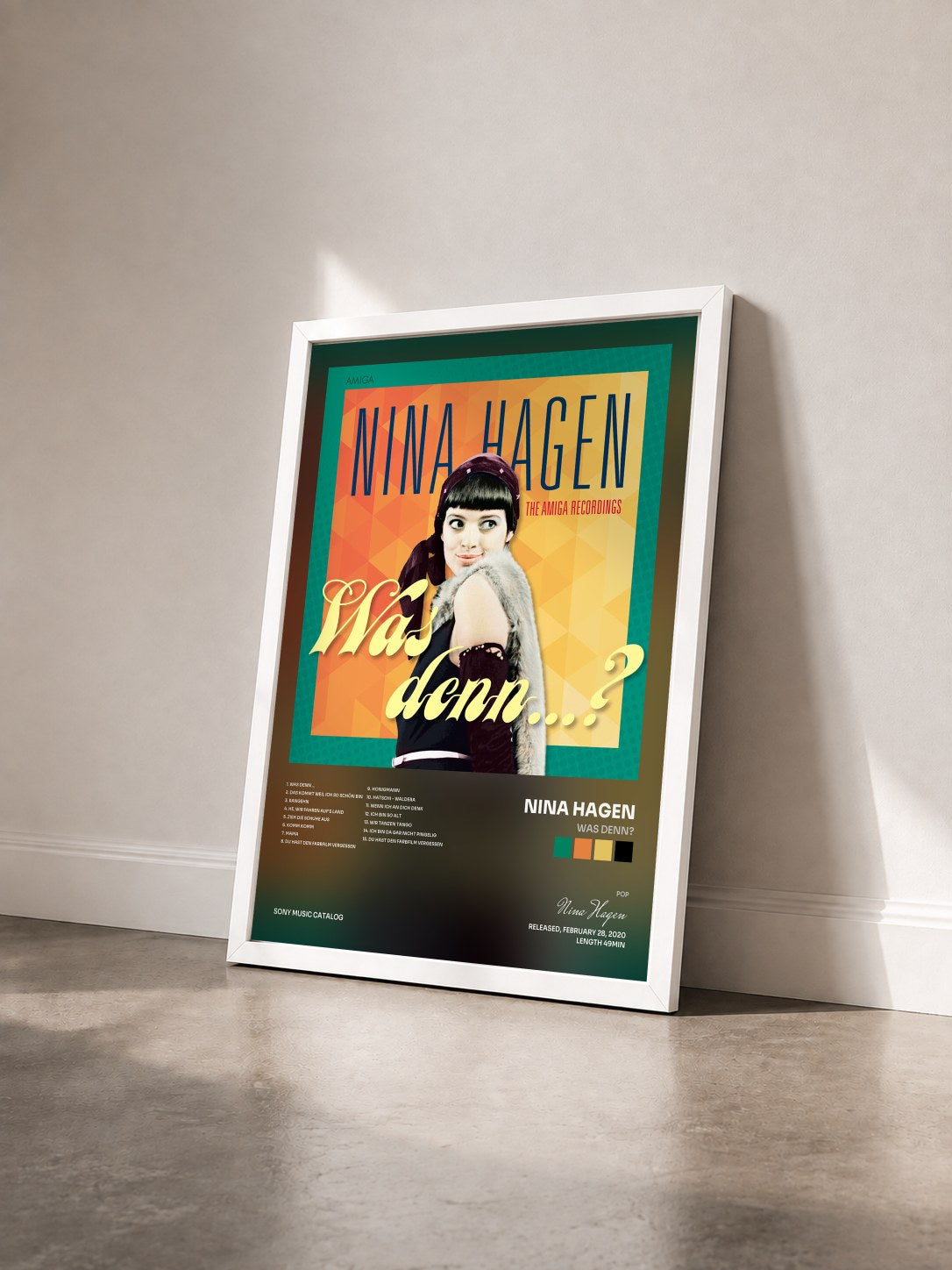 #blanc Tableau de l'album Was denn? de Nina Hagen vu de trois quarts, cadre blanc