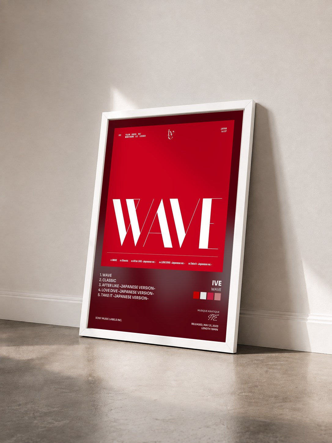 #blanc Tableau de l'album WAVE de IVE vu de trois quarts, cadre blanc