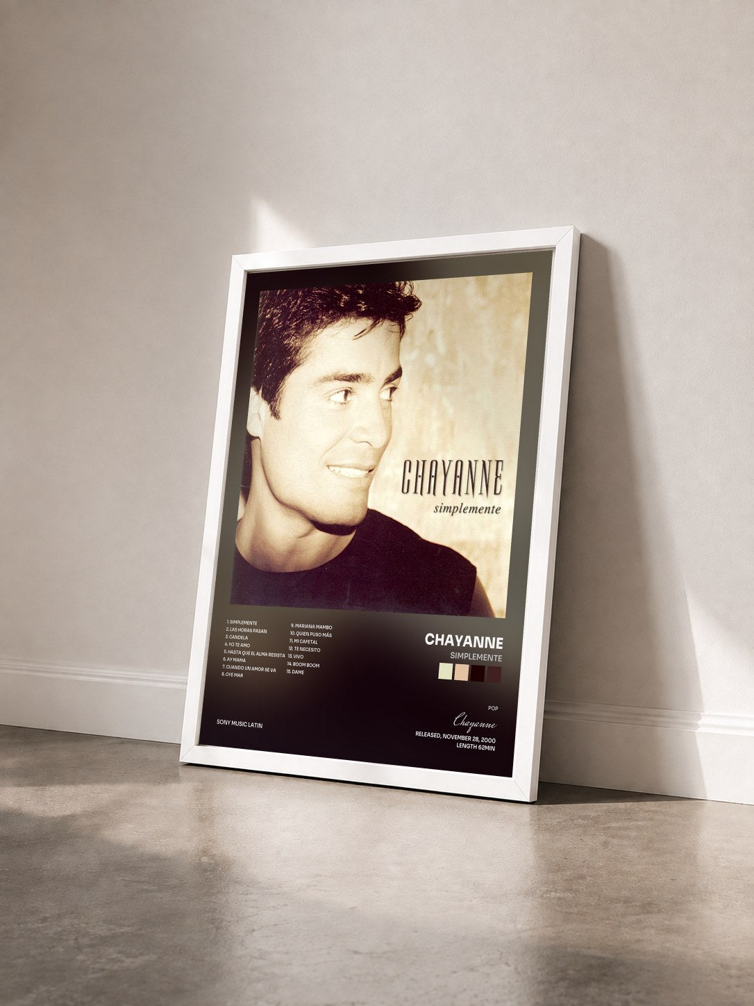 #blanc Tableau de l'album Simplemente de Chayanne vu de trois quarts, cadre blanc