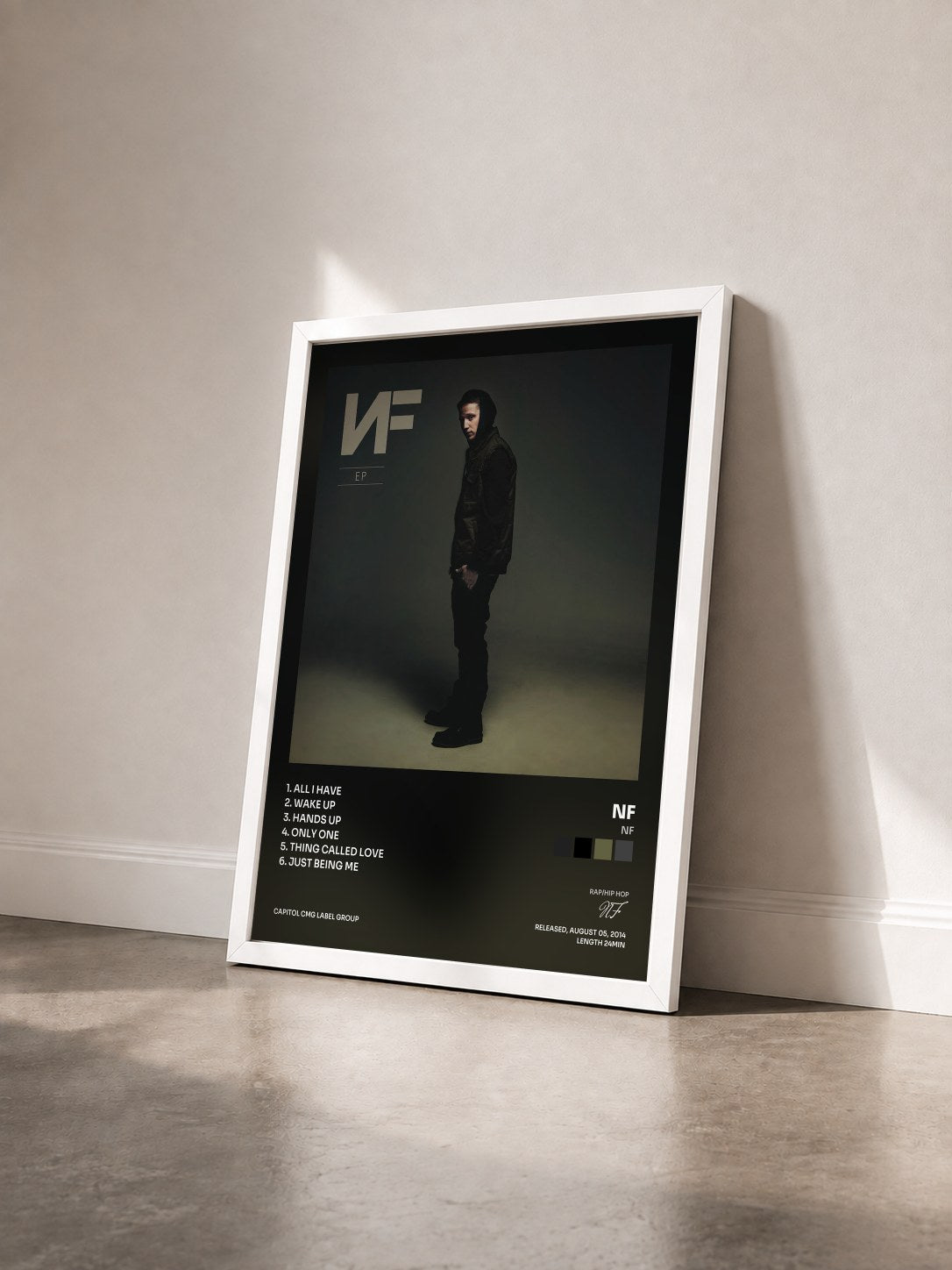 #blanc Tableau de l'album NF de NF vu de trois quarts, cadre blanc