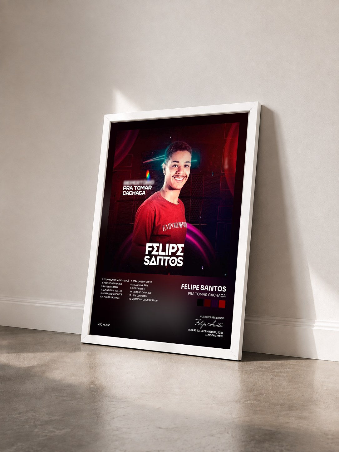 #blanc Tableau de l'album Pra Tomar Cachaça de Felipe Santos vu de trois quarts, cadre blanc