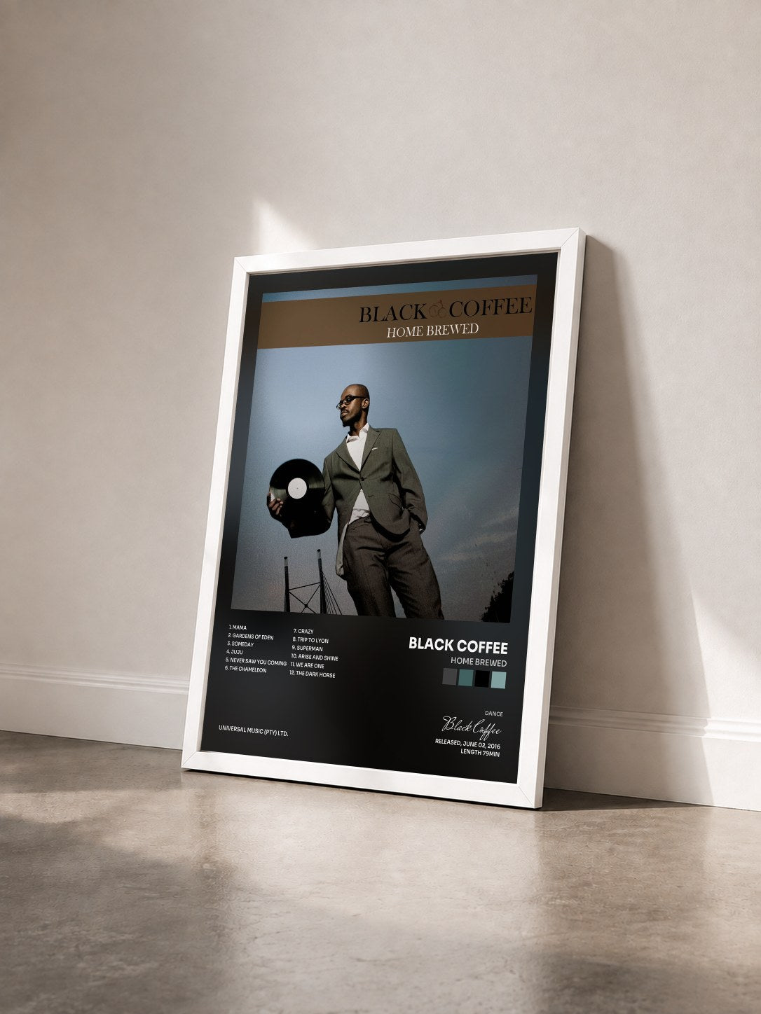 #blanc Tableau de l'album Home Brewed de Black Coffee vu de trois quarts, cadre blanc