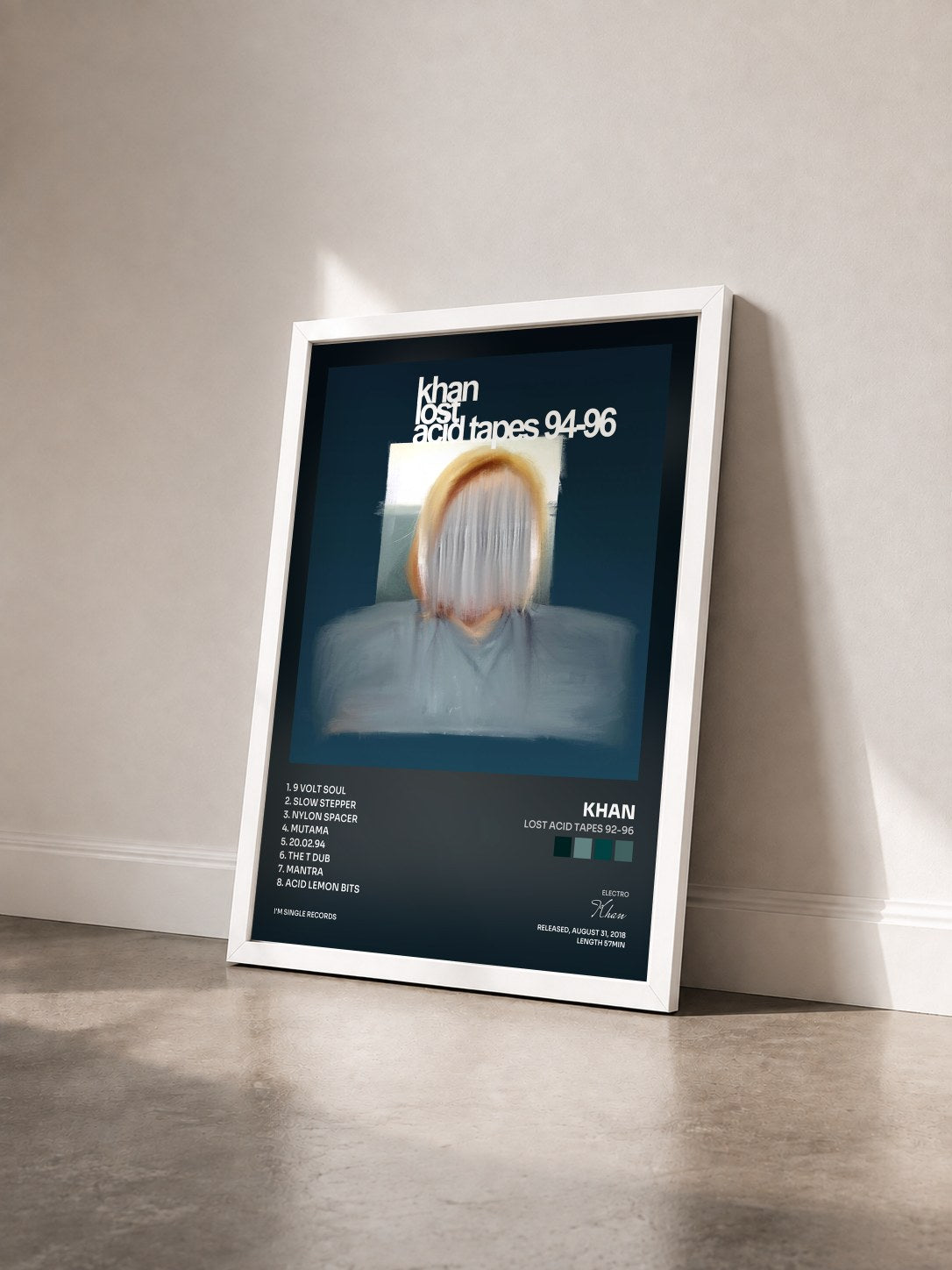 #blanc Tableau de l'album Lost Acid Tapes 92-96 de Khan vu de trois quarts, cadre blanc