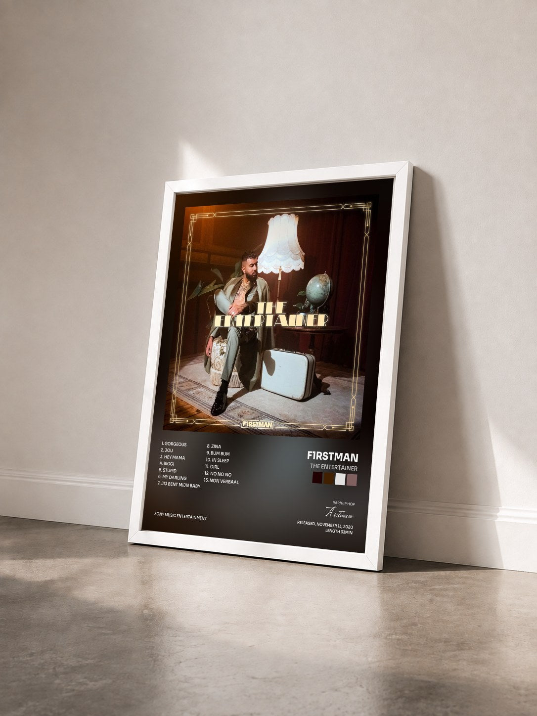 #blanc Tableau de l'album The Entertainer de F1rstman vu de trois quarts, cadre blanc