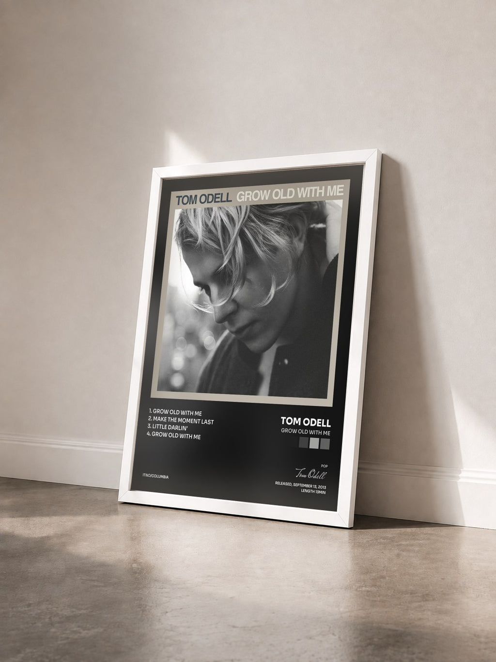 #blanc Tableau de l'album Grow Old With Me de Tom Odell vu de trois quarts, cadre blanc