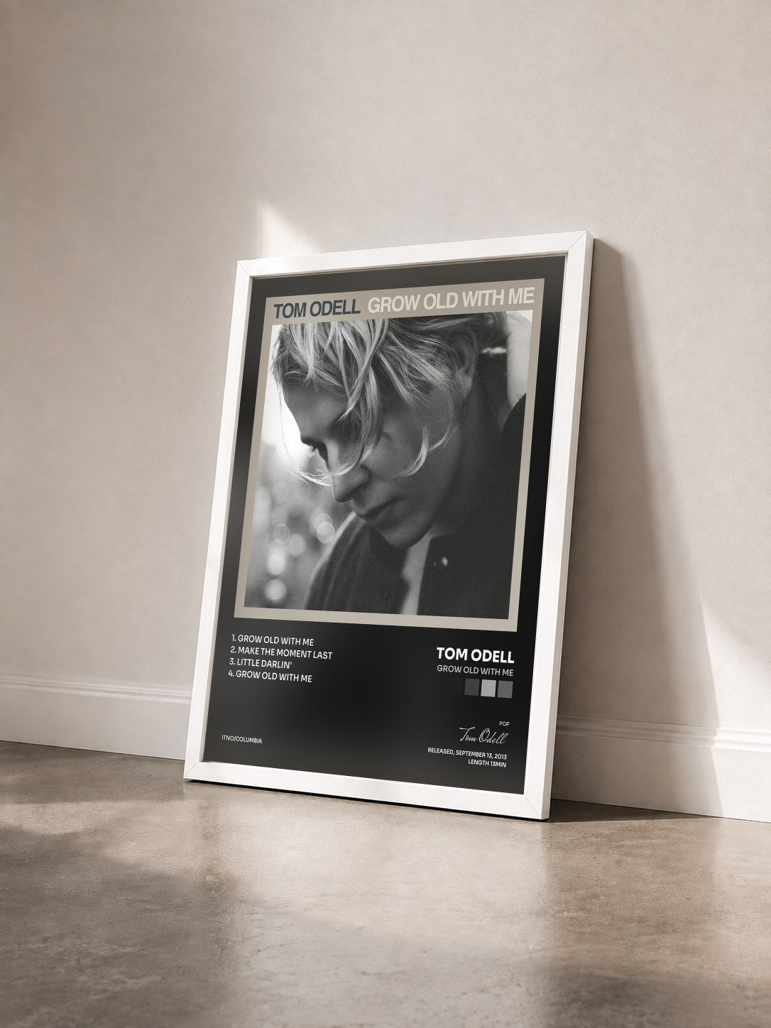 #blanc Tableau de l'album Grow Old With Me de Tom Odell vu de trois quarts, cadre blanc
