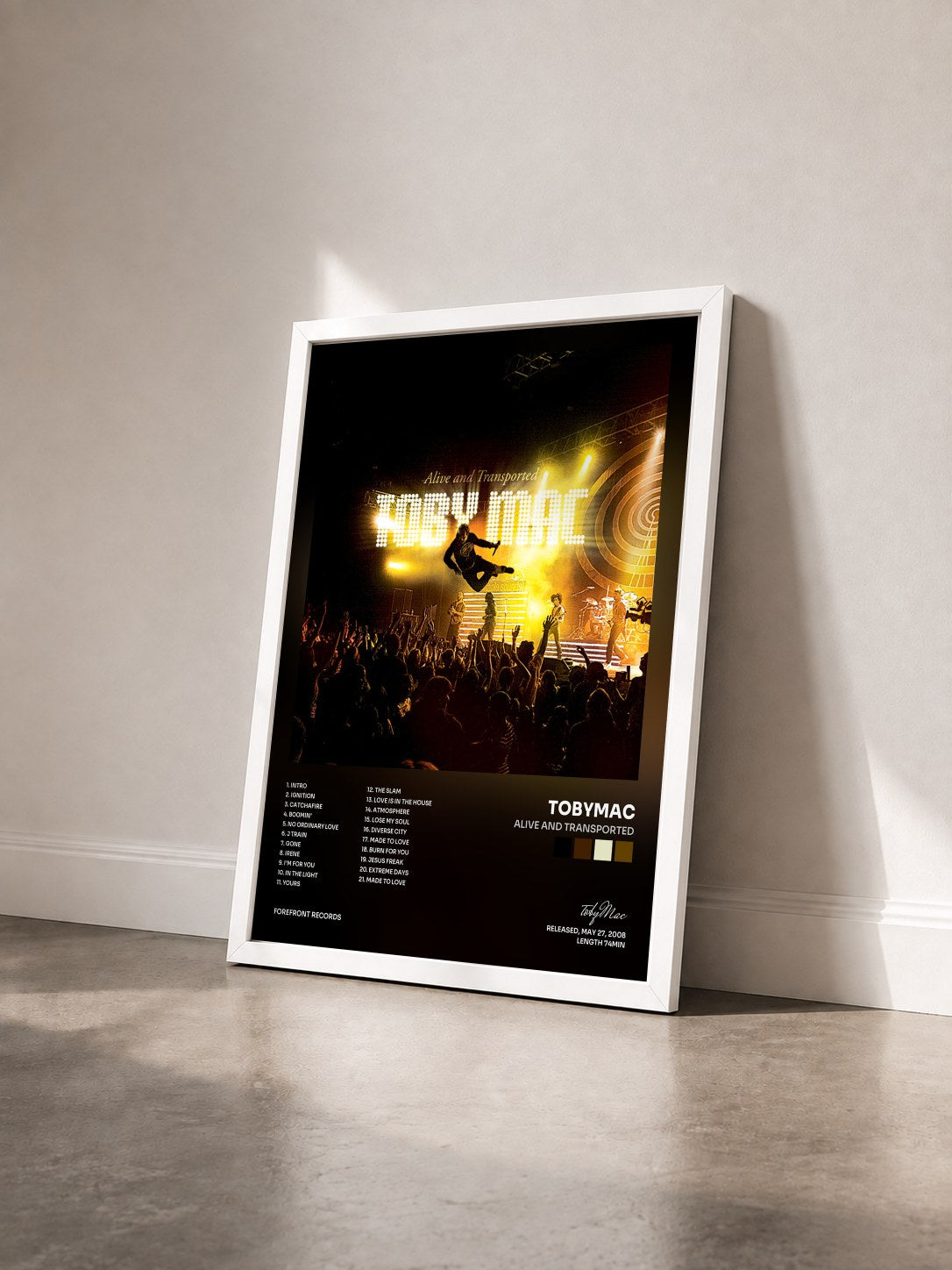 #blanc Tableau de l'album Alive And Transported de tobyMac vu de trois quarts, cadre blanc