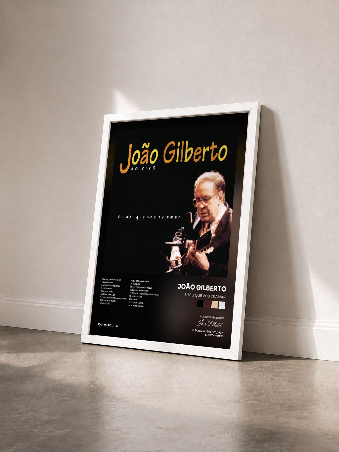 #blanc Tableau de l'album Eu Sei Que Vou Te Amar de João Gilberto vu de trois quarts, cadre blanc