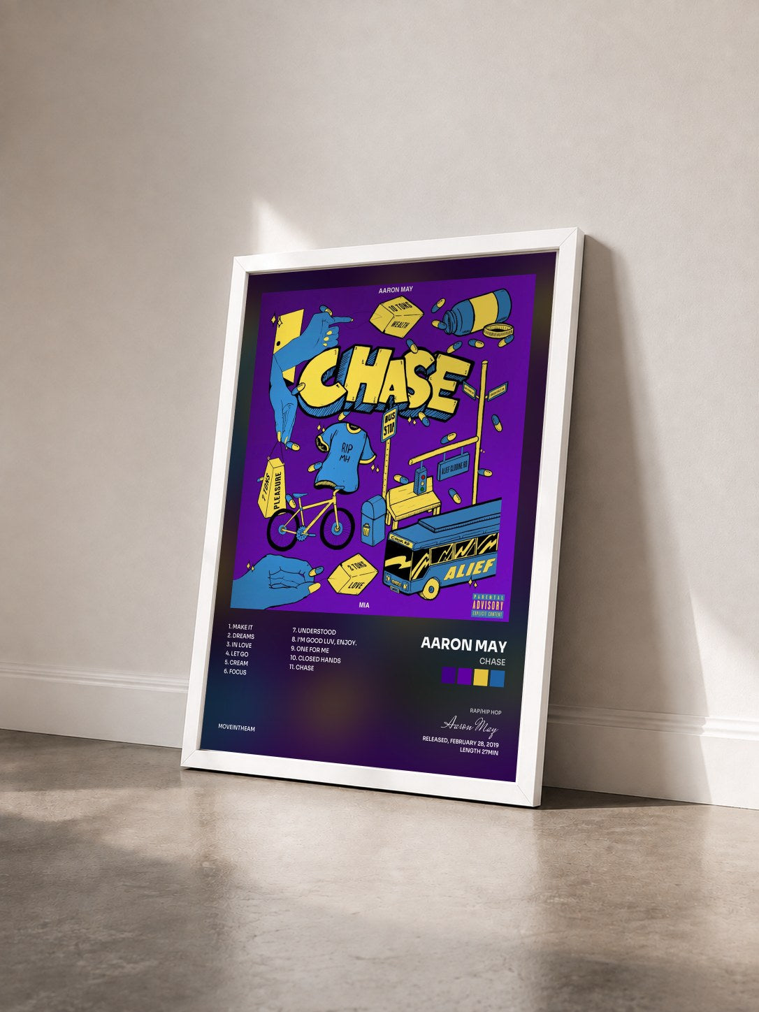 #blanc Tableau de l'album CHASE de Aaron May vu de trois quarts, cadre blanc
