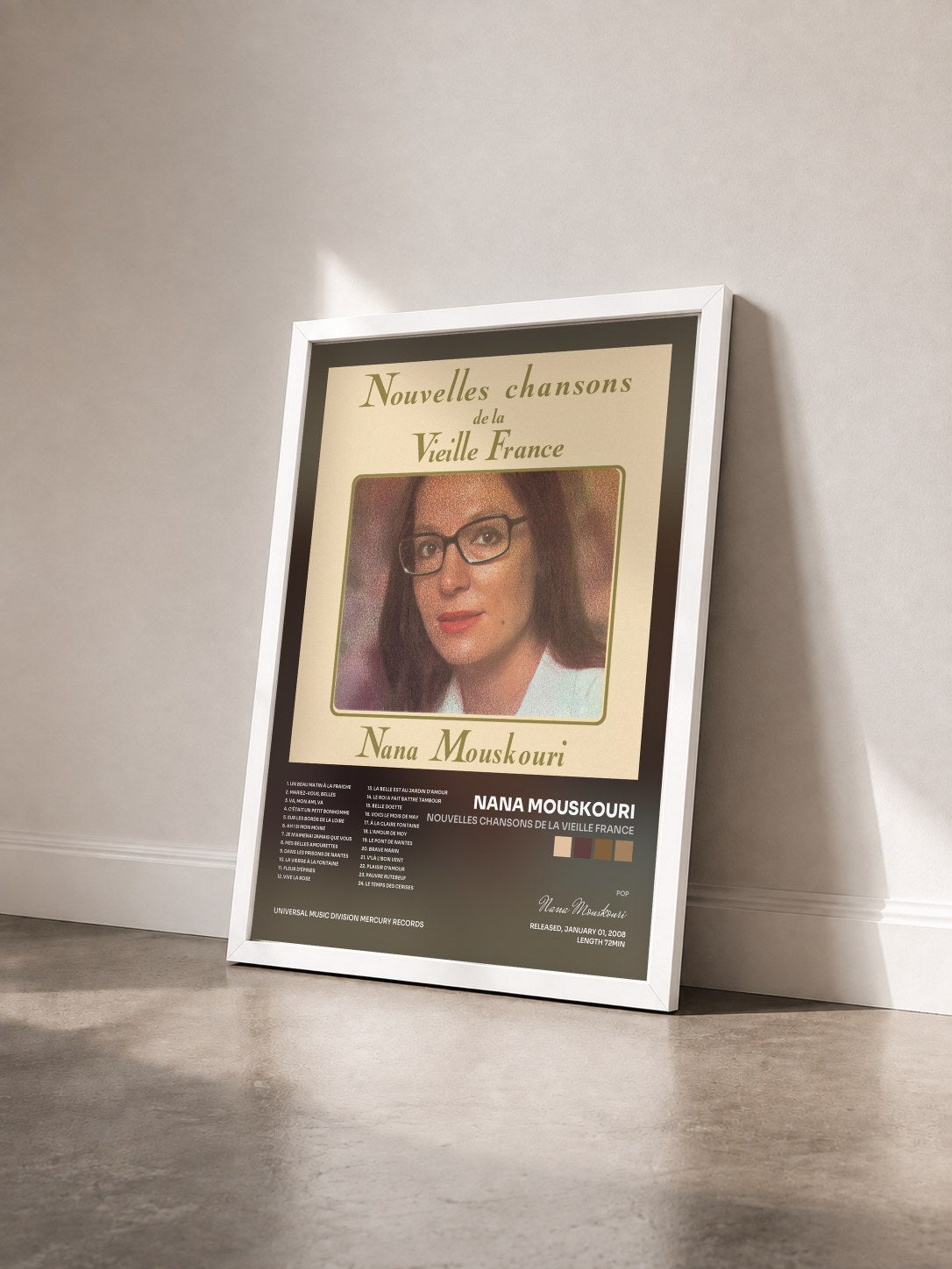 #blanc Tableau de l'album Nouvelles chansons de la vieille France de Nana Mouskouri vu de trois quarts, cadre blanc