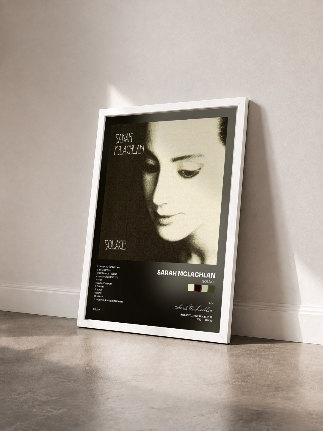 #blanc Tableau de l'album Solace de Sarah McLachlan vu de trois quarts, cadre blanc