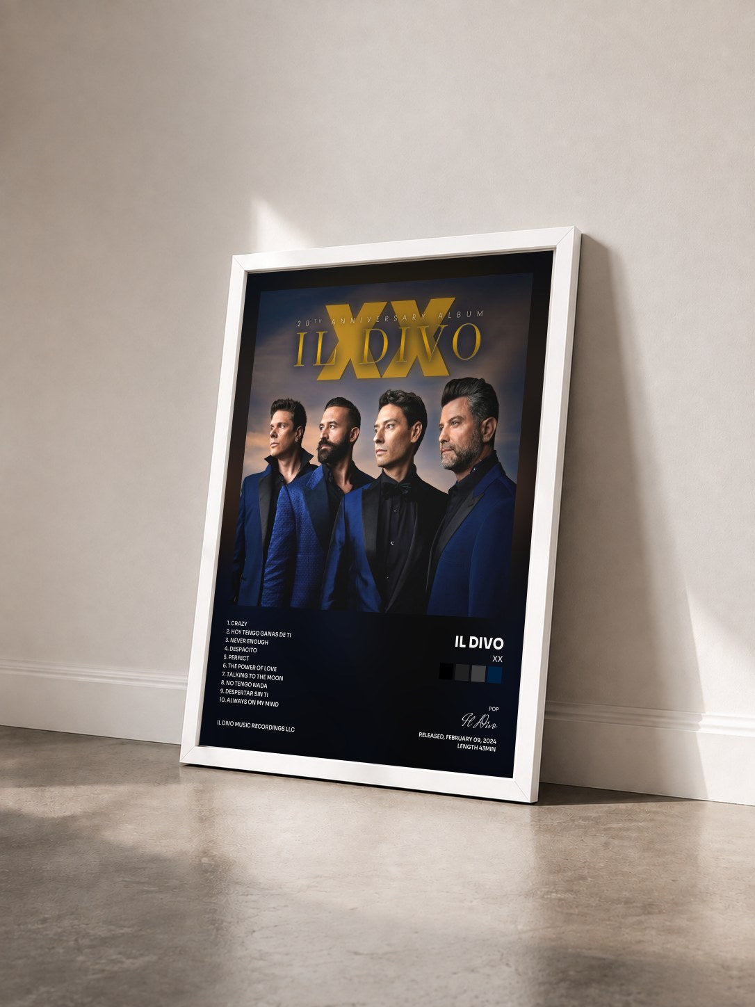 #blanc Tableau de l'album XX de Il Divo vu de trois quarts, cadre blanc