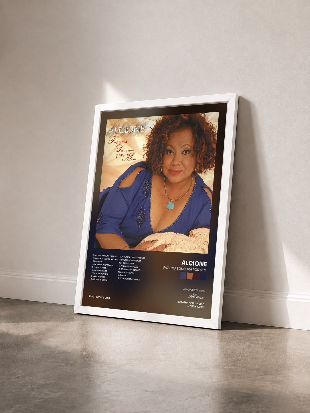 #blanc Tableau de l'album Faz uma loucura por mim de Alcione vu de trois quarts, cadre blanc
