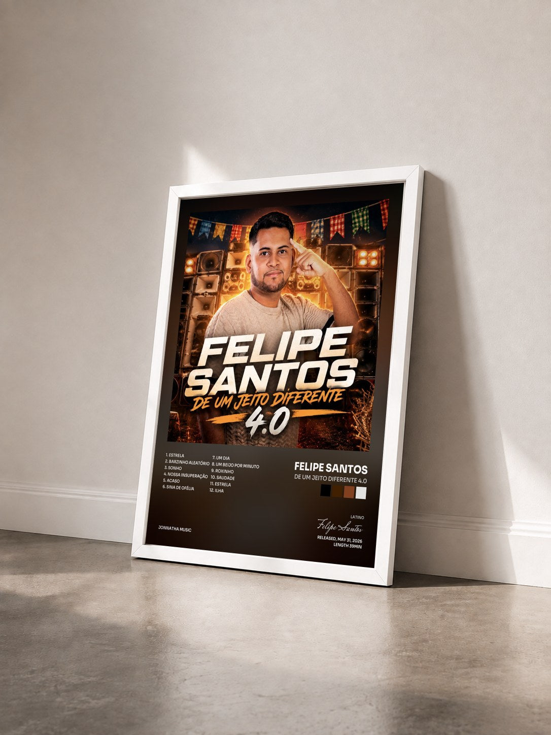 #blanc Tableau de l'album De Um Jeito Diferente 4.0 de Felipe Santos vu de trois quarts, cadre blanc