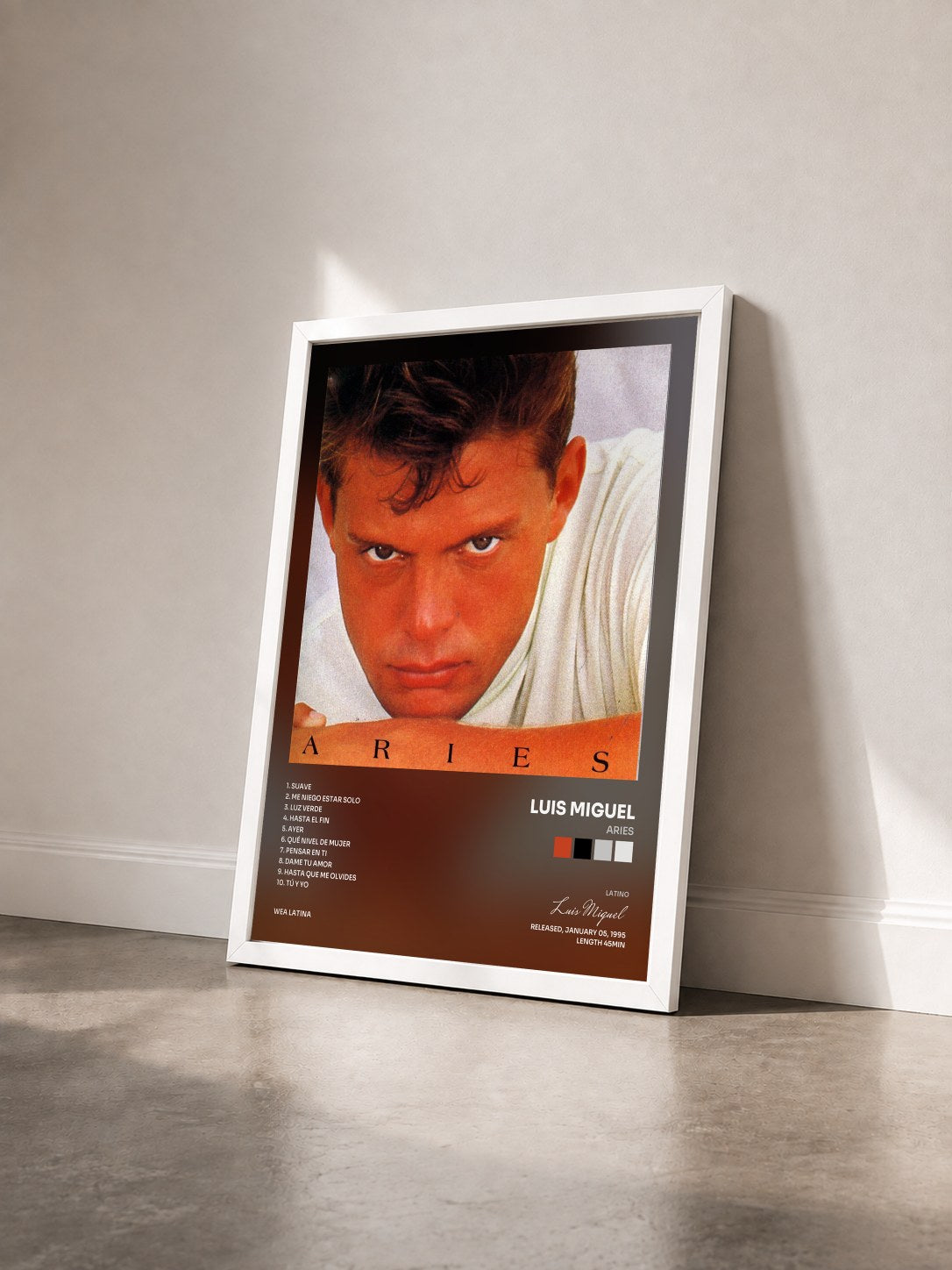#blanc Tableau de l'album Aries de Luis Miguel vu de trois quarts, cadre blanc