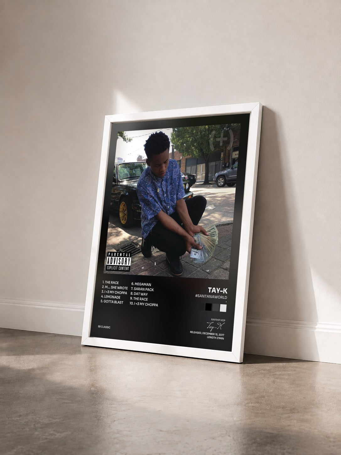 #blanc Tableau de l'album #SantanaWorld (+) de Tay-K vu de trois quarts, cadre blanc