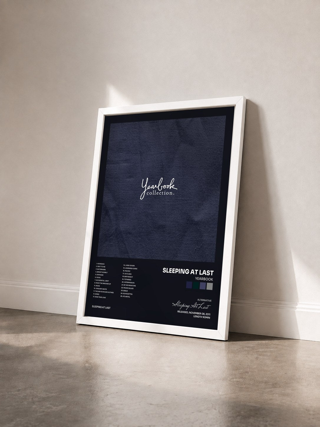 #blanc Tableau de l'album Yearbook de Sleeping At Last vu de trois quarts, cadre blanc