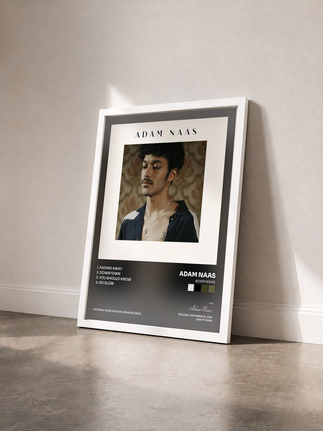 #blanc Tableau de l'album Adam Naas de Adam Naas vu de trois quarts, cadre blanc