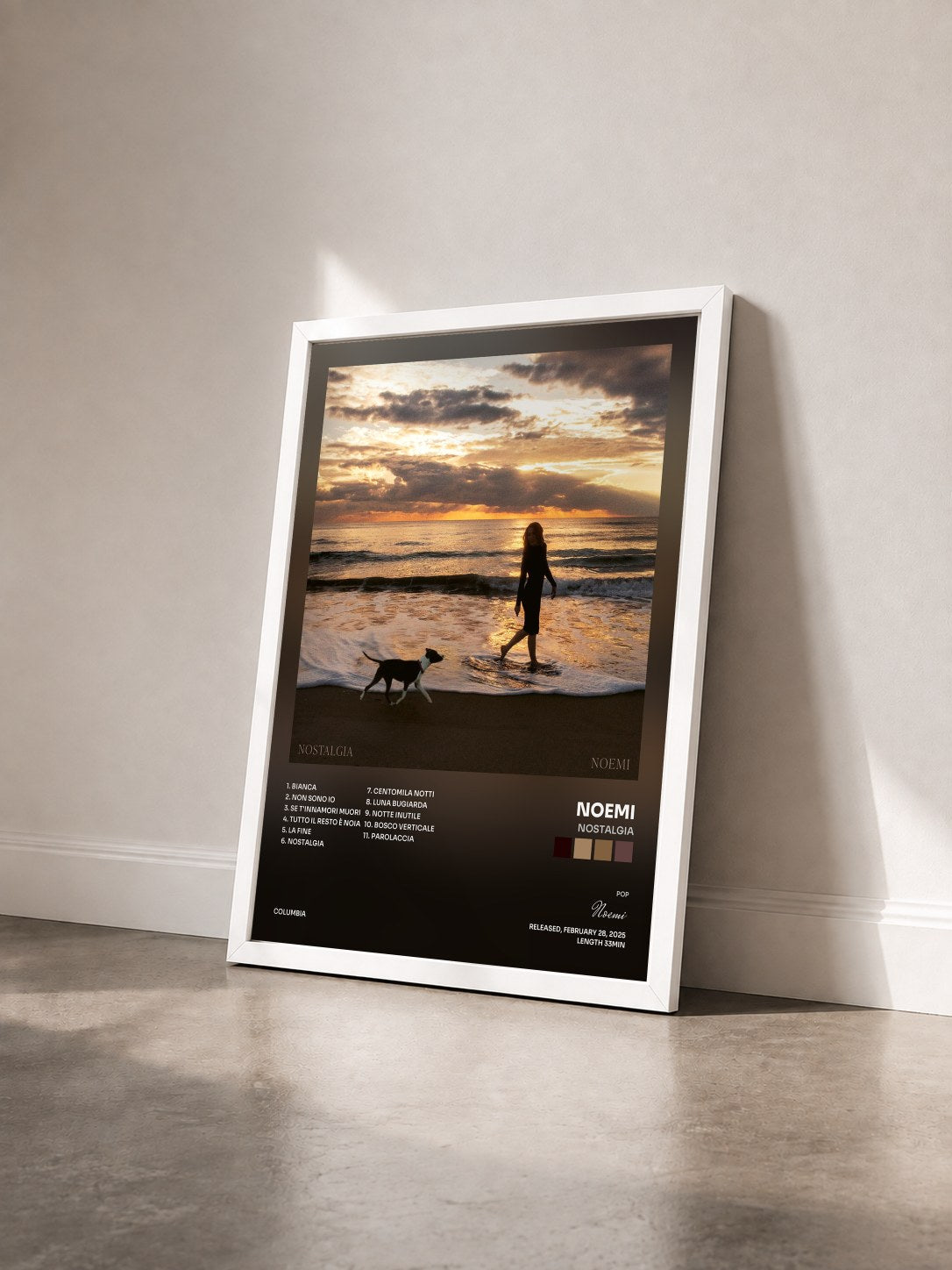 #blanc Tableau de l'album Nostalgia de Noemi vu de trois quarts, cadre blanc
