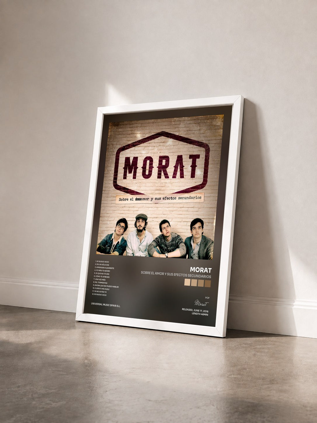 #blanc Tableau de l'album Sobre El Amor Y Sus Efectos Secundarios de Morat vu de trois quarts, cadre blanc