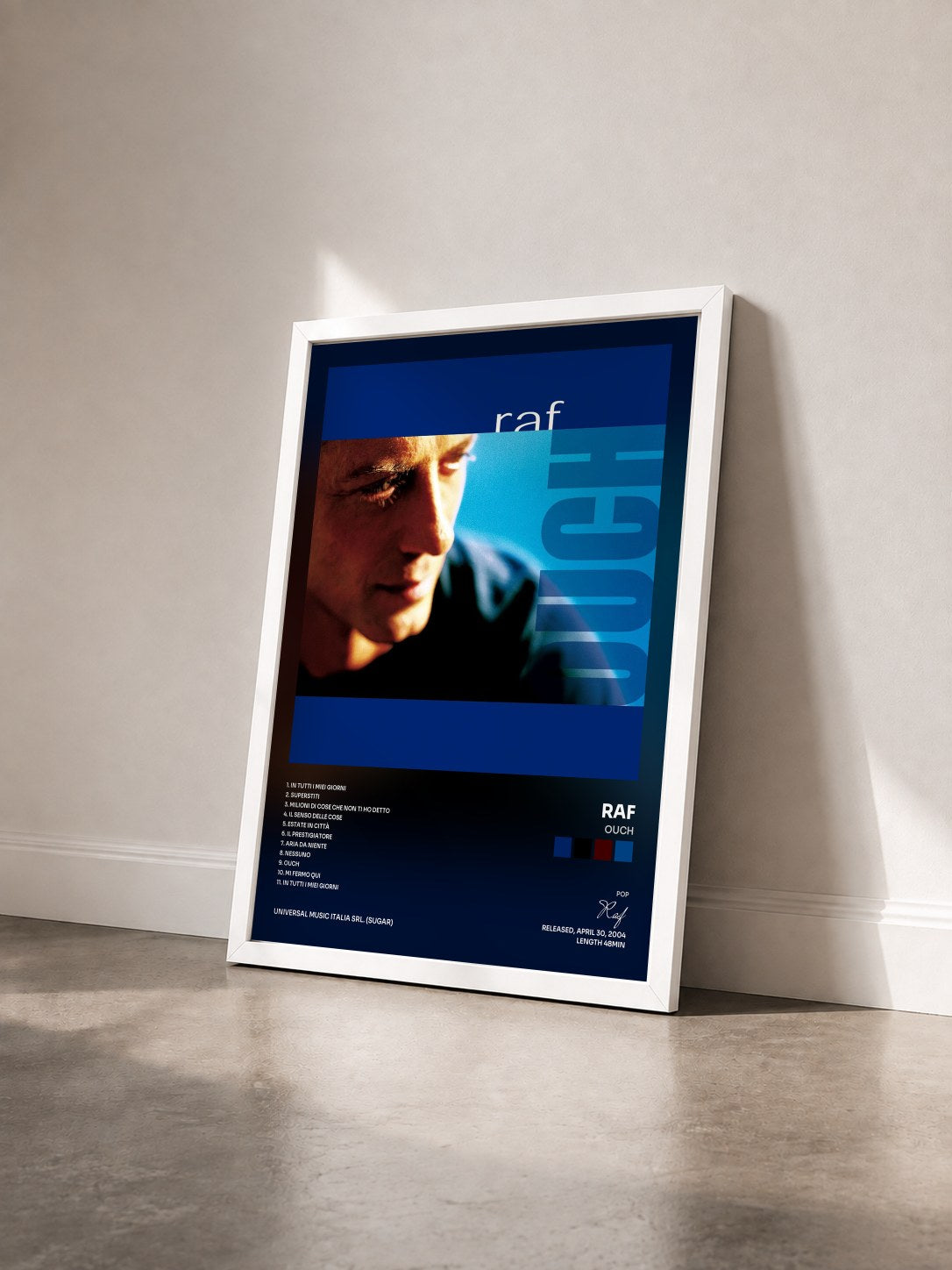 #blanc Tableau de l'album Ouch de Raf vu de trois quarts, cadre blanc