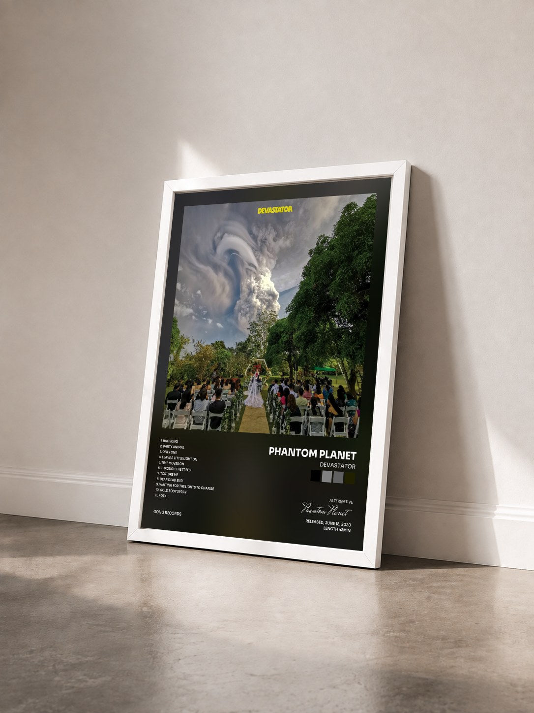 #blanc Tableau de l'album Devastator de Phantom Planet vu de trois quarts, cadre blanc