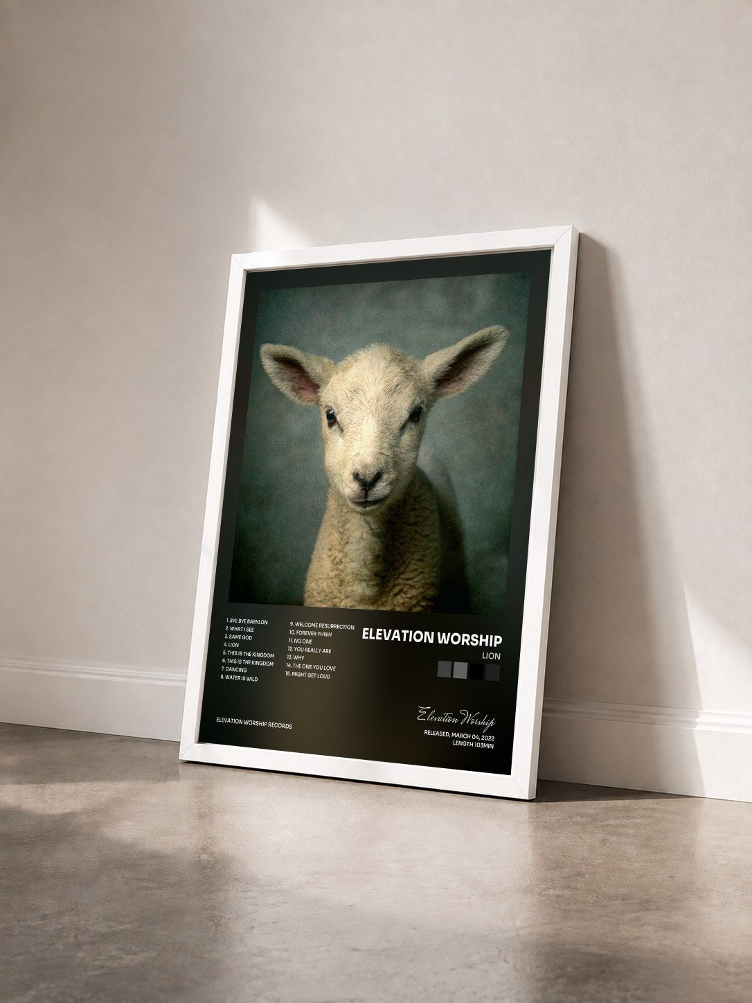 #blanc Tableau de l'album LION de Elevation Worship vu de trois quarts, cadre blanc