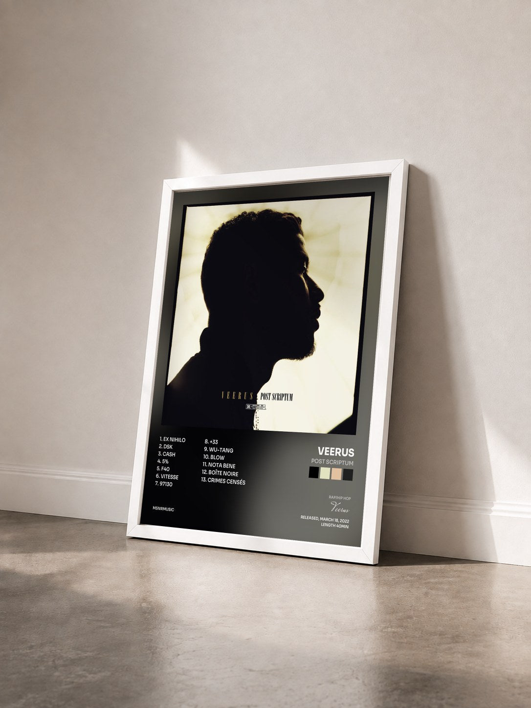 #blanc Tableau de l'album Post Scriptum de Veerus vu de trois quarts, cadre blanc