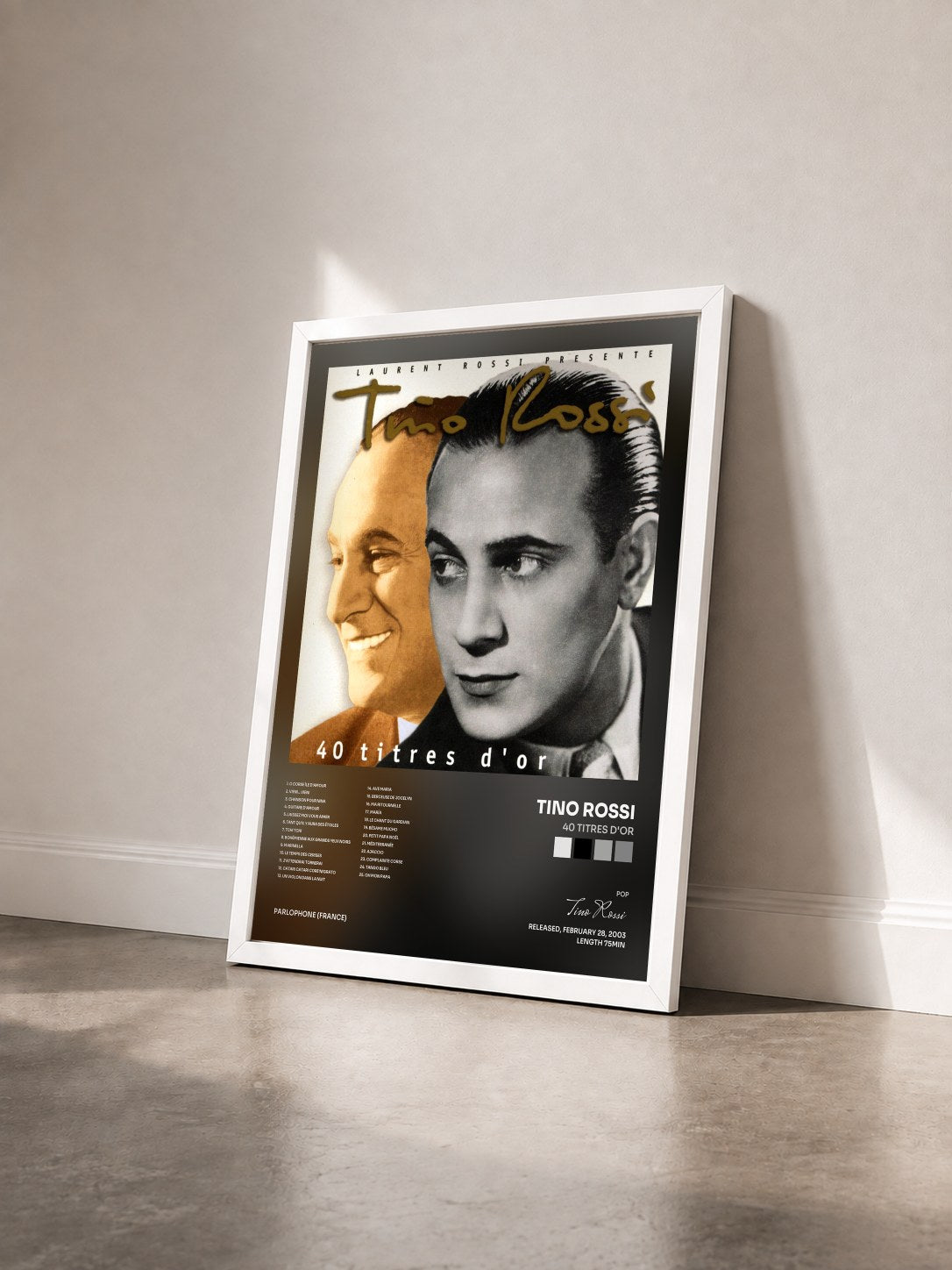 #blanc Tableau de l'album 40 titres d'or de Tino Rossi vu de trois quarts, cadre blanc