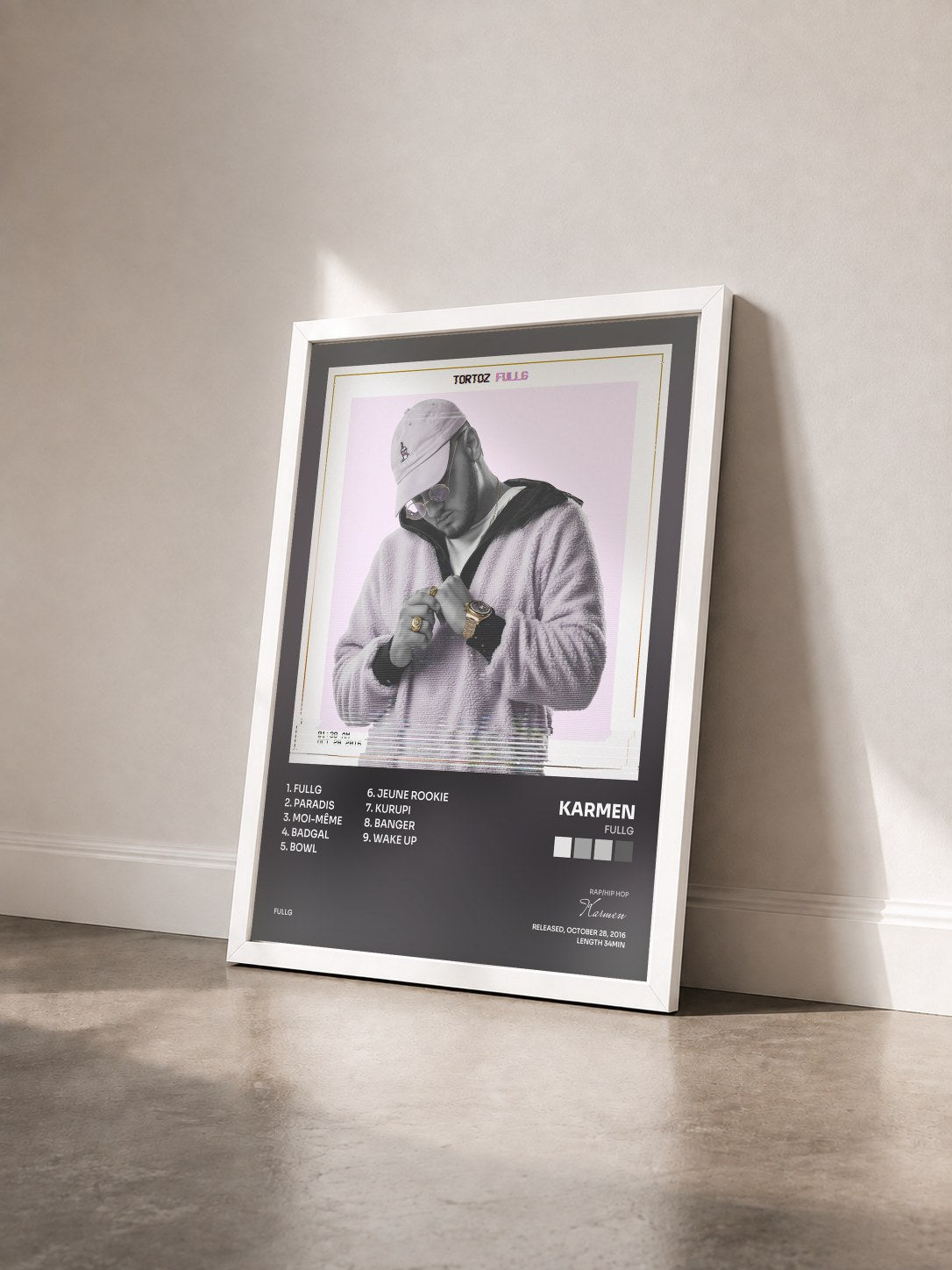 #blanc Tableau de l'album FullG de Karmen vu de trois quarts, cadre blanc