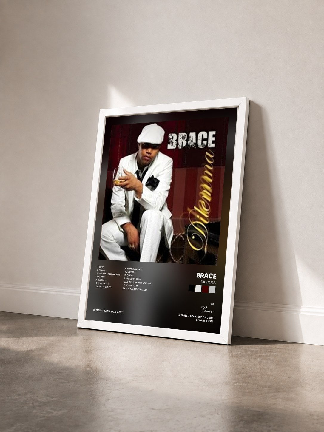 #blanc Tableau de l'album Dilemma de Brace vu de trois quarts, cadre blanc