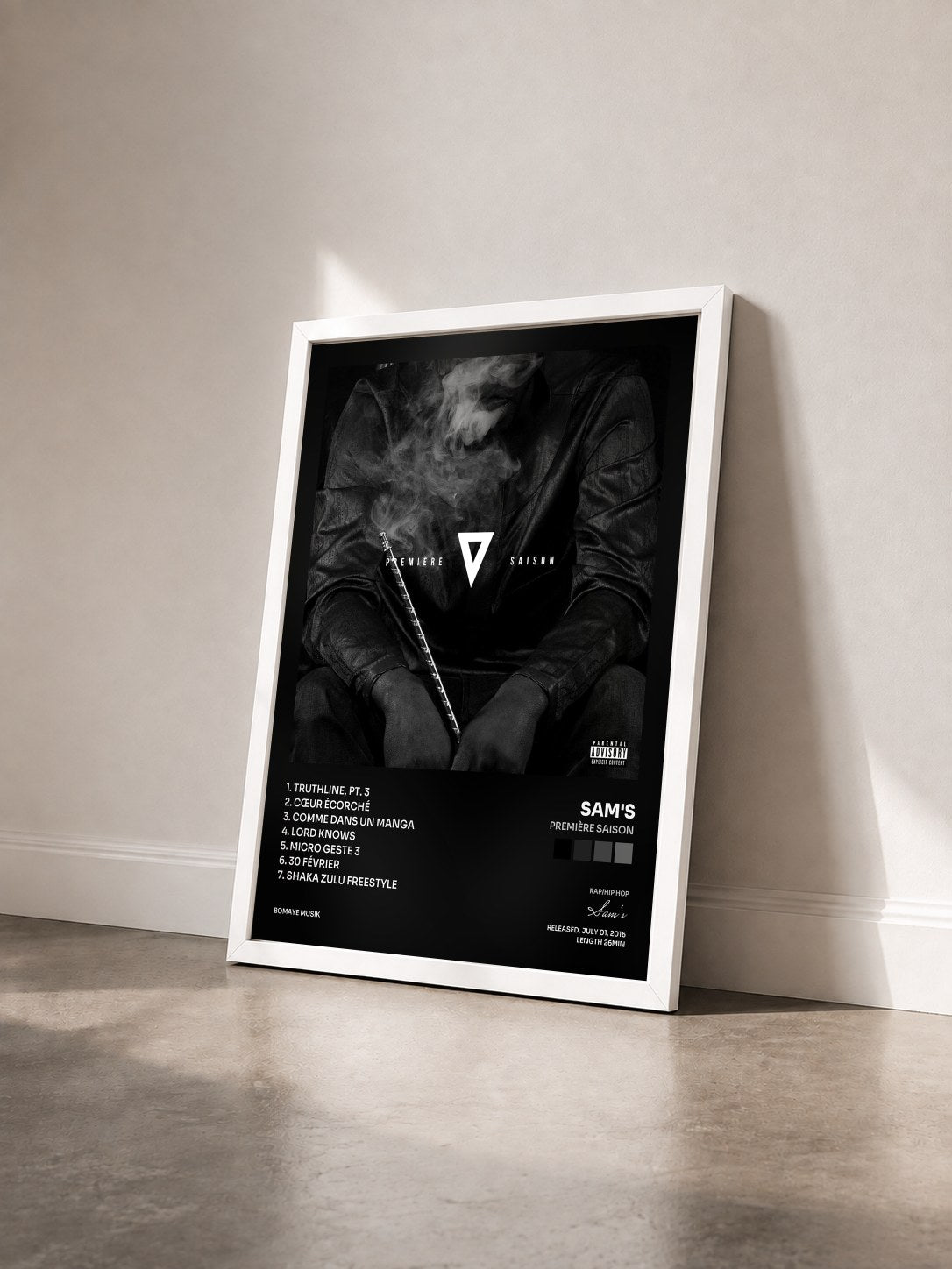#blanc Tableau de l'album Première saison de Sam's vu de trois quarts, cadre blanc