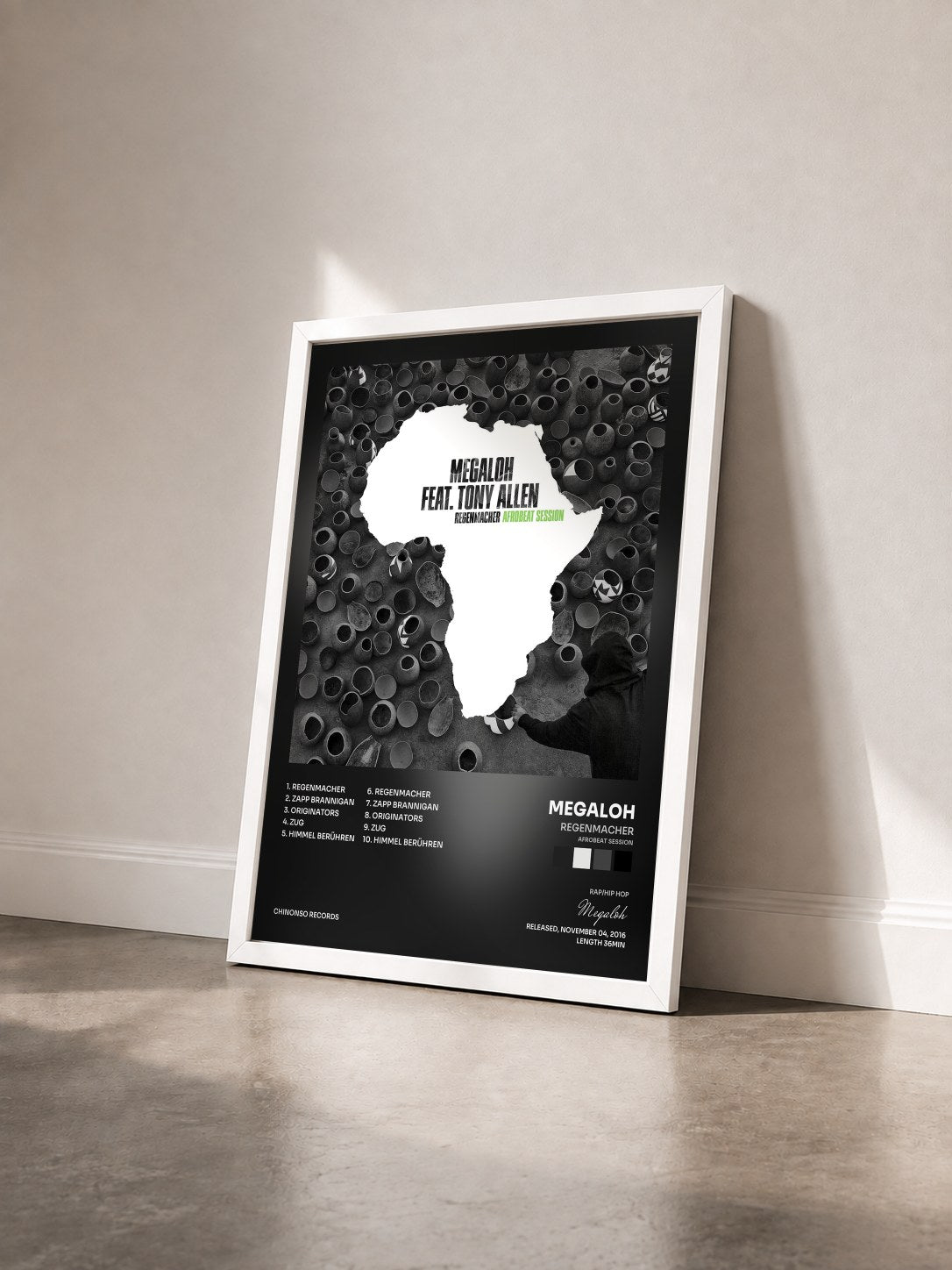 #blanc Tableau de l'album Regenmacher (Afrobeat Session) de Megaloh vu de trois quarts, cadre blanc