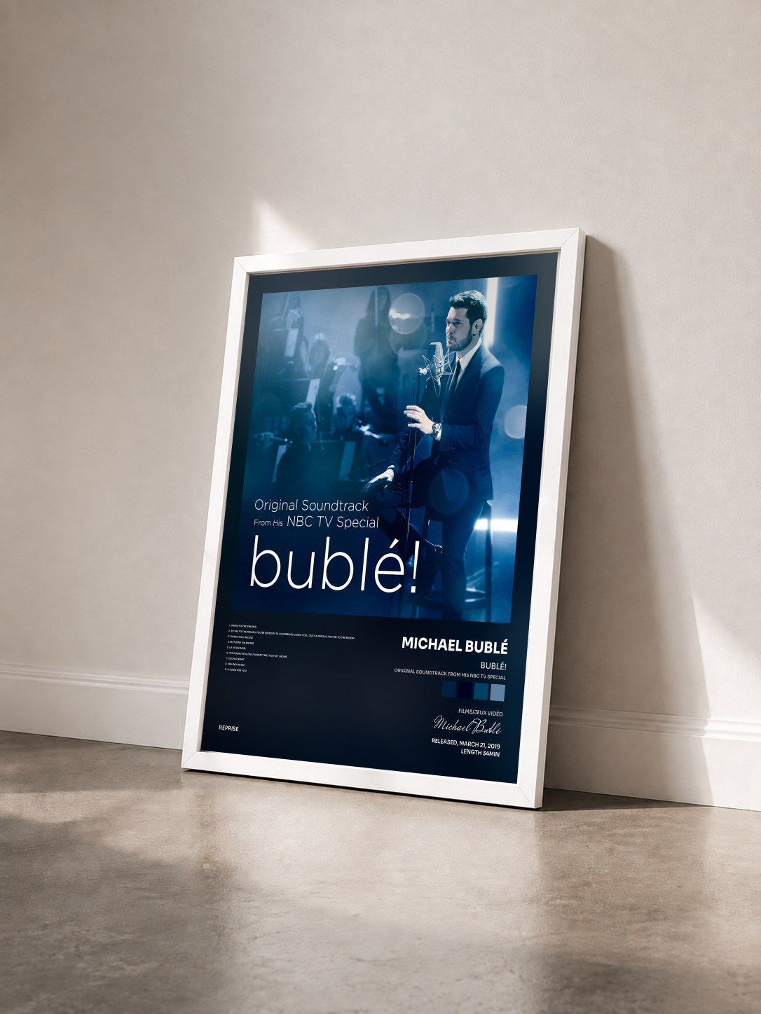 #blanc Tableau de l'album Bublé! (Original Soundtrack from his NBC TV Special) de Michael Bublé vu de trois quarts, cadre blanc