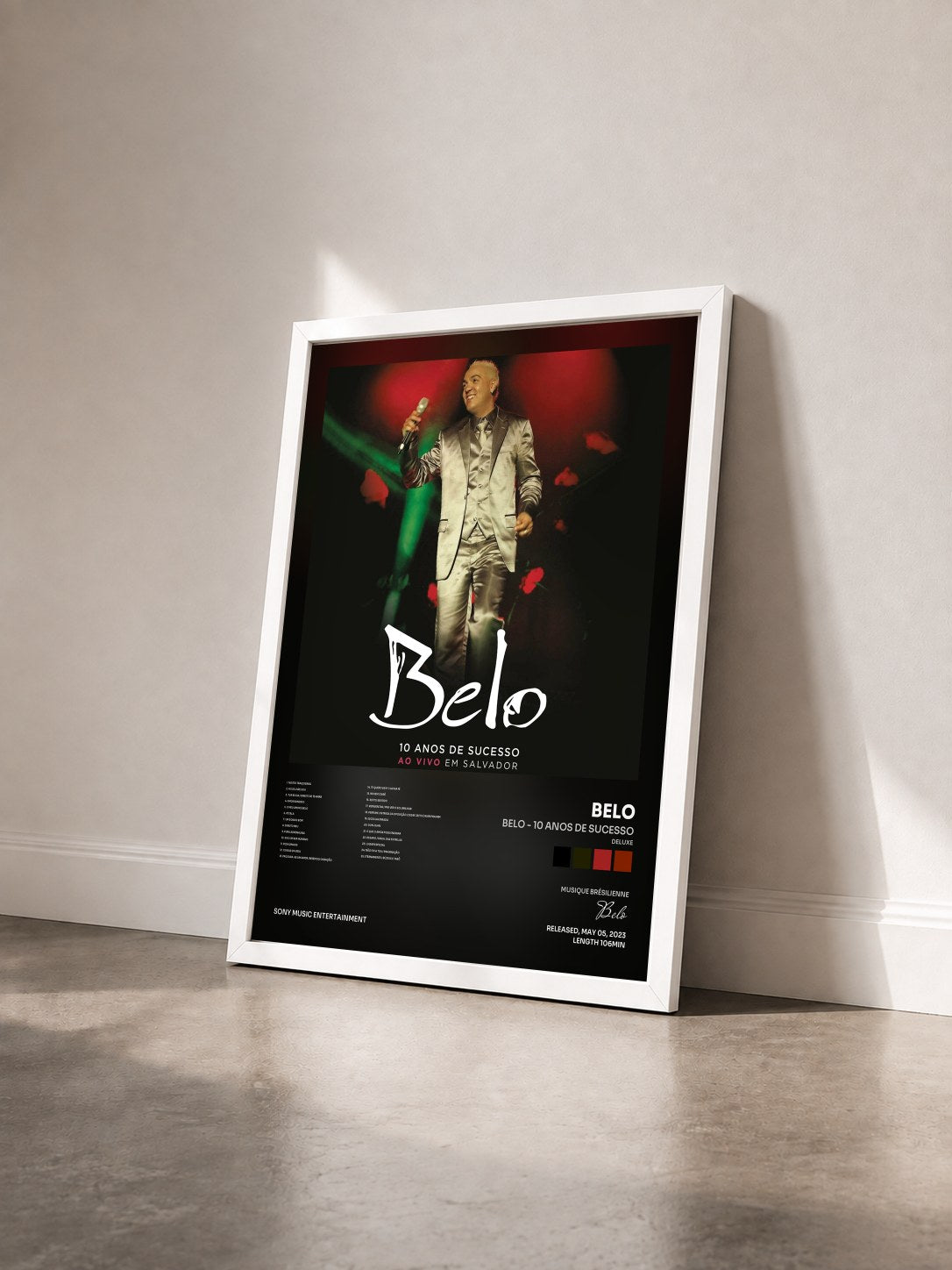 #blanc Tableau de l'album Belo - 10 Anos de Sucesso (Deluxe) de Belo vu de trois quarts, cadre blanc