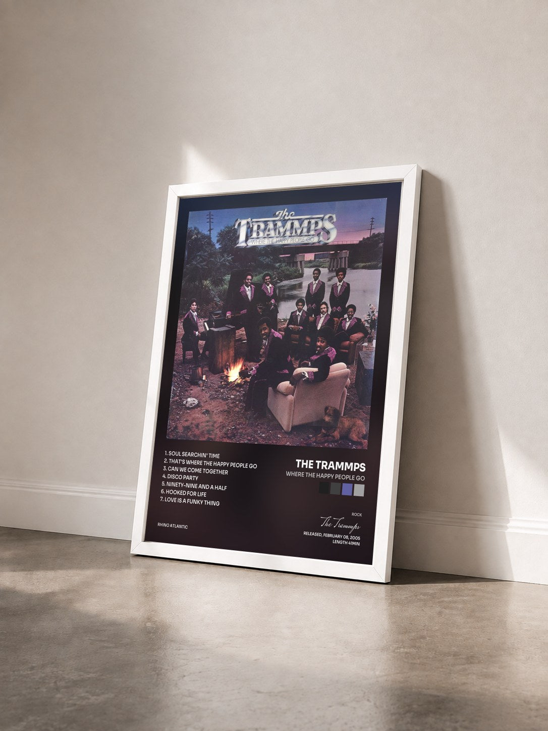 #blanc Tableau de l'album Where The Happy People Go de The Trammps vu de trois quarts, cadre blanc