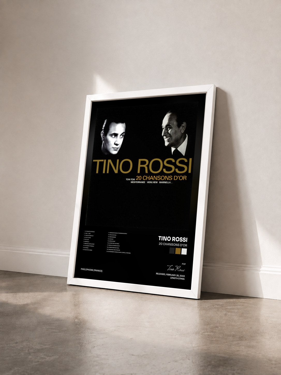 #blanc Tableau de l'album 20 chansons d'or de Tino Rossi vu de trois quarts, cadre blanc