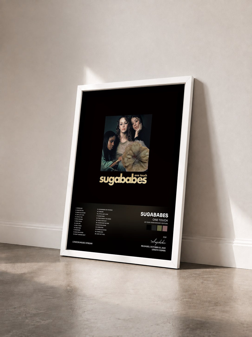 #blanc Tableau de l'album One Touch (20 Year Anniversary Edition) de Sugababes vu de trois quarts, cadre blanc