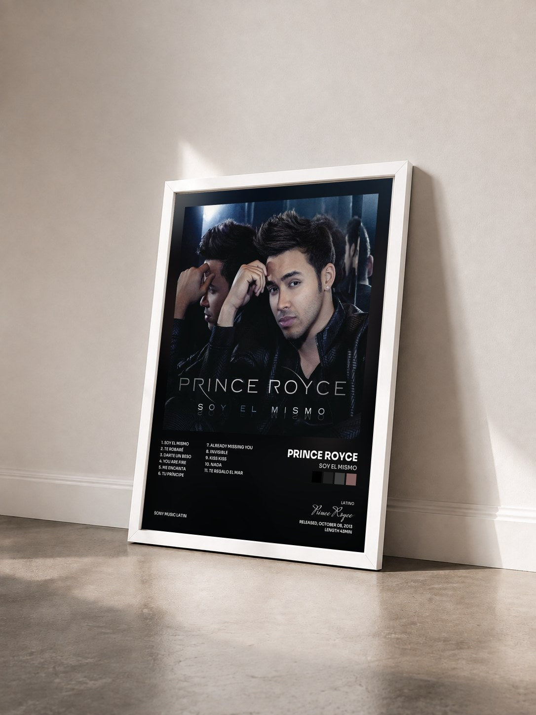 #blanc Tableau de l'album Soy el Mismo de Prince Royce vu de trois quarts, cadre blanc