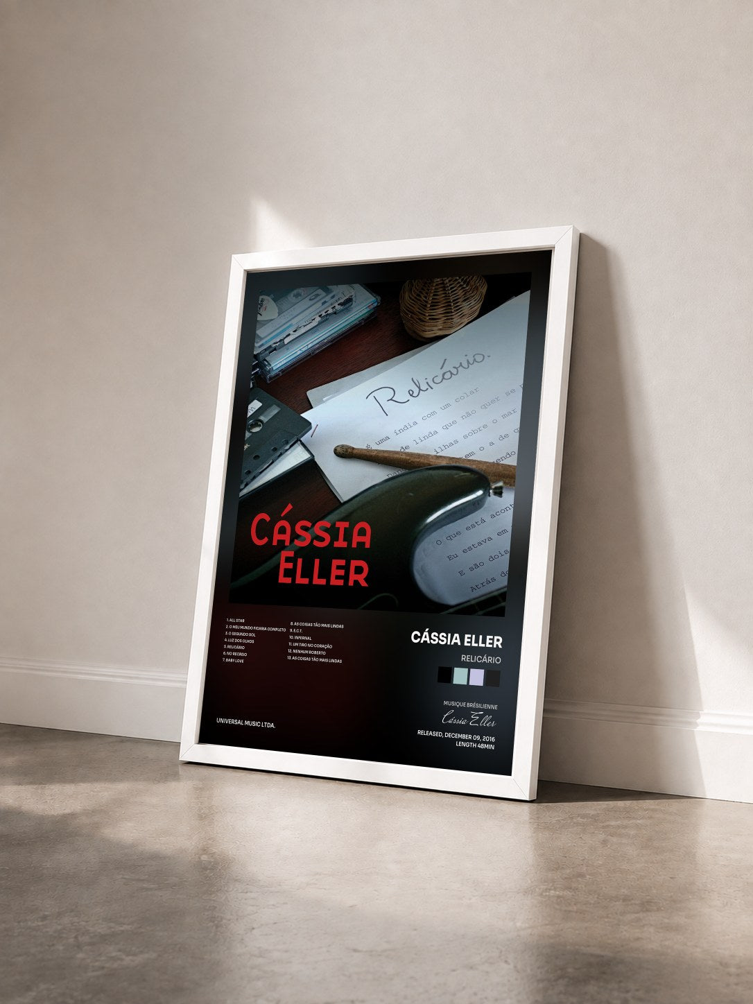 #blanc Tableau de l'album Relicário de Cássia Eller vu de trois quarts, cadre blanc