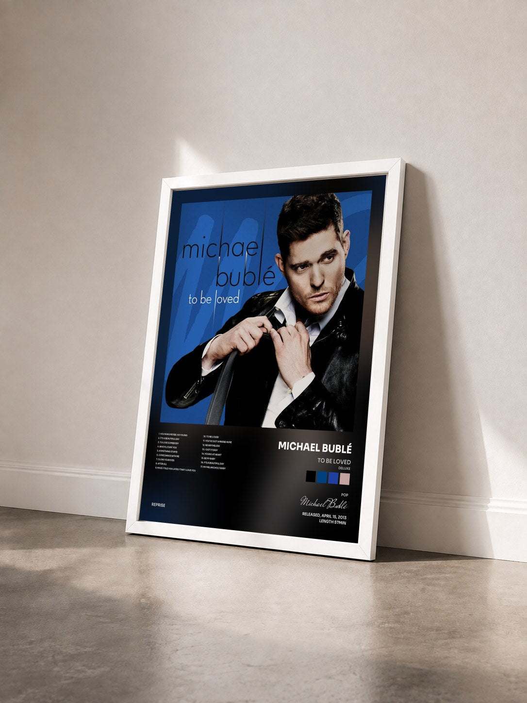 #blanc Tableau de l'album To Be Loved (Deluxe) de Michael Bublé vu de trois quarts, cadre blanc