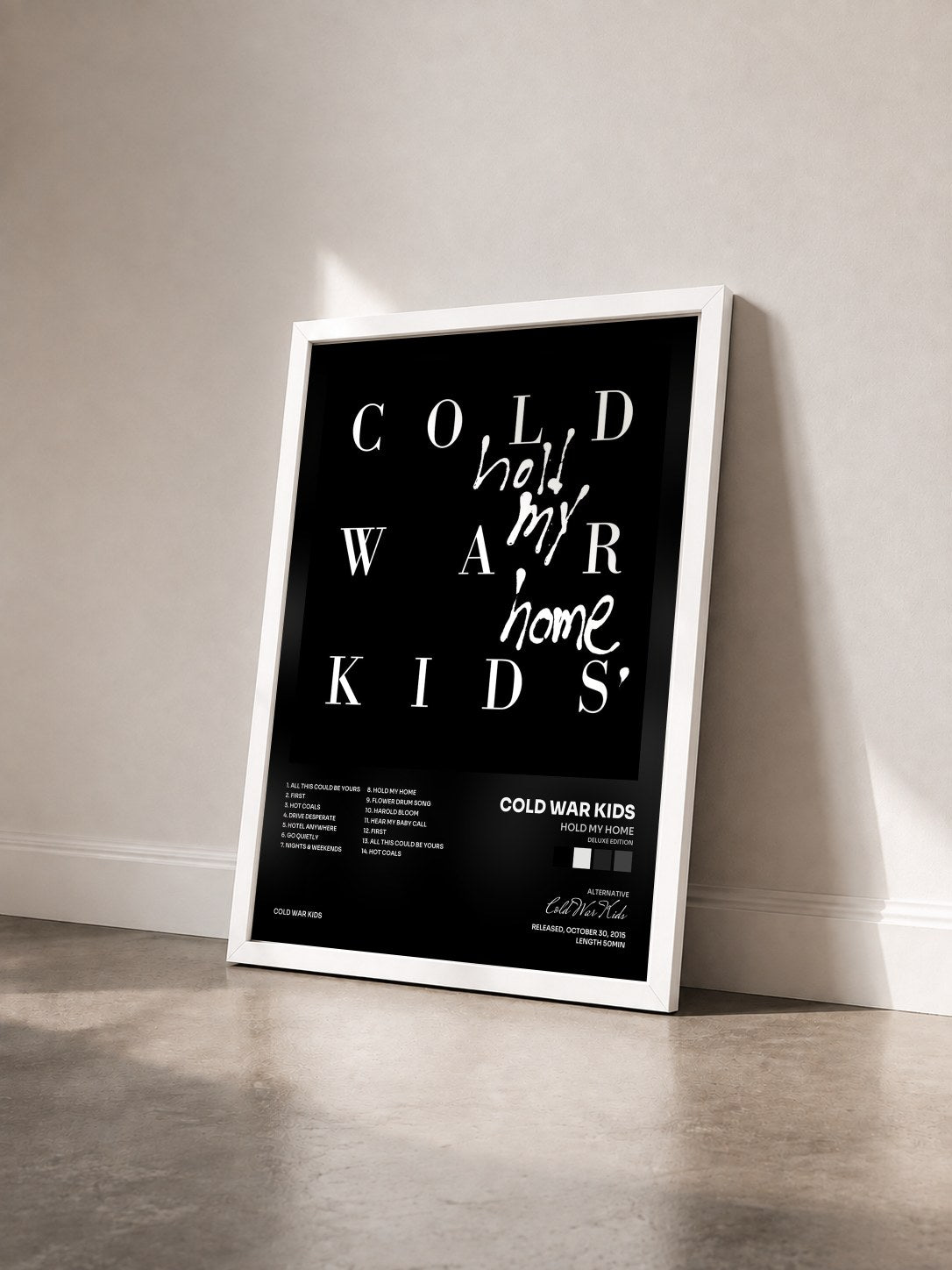 #blanc Tableau de l'album Hold My Home (Deluxe Edition) de Cold War Kids vu de trois quarts, cadre blanc