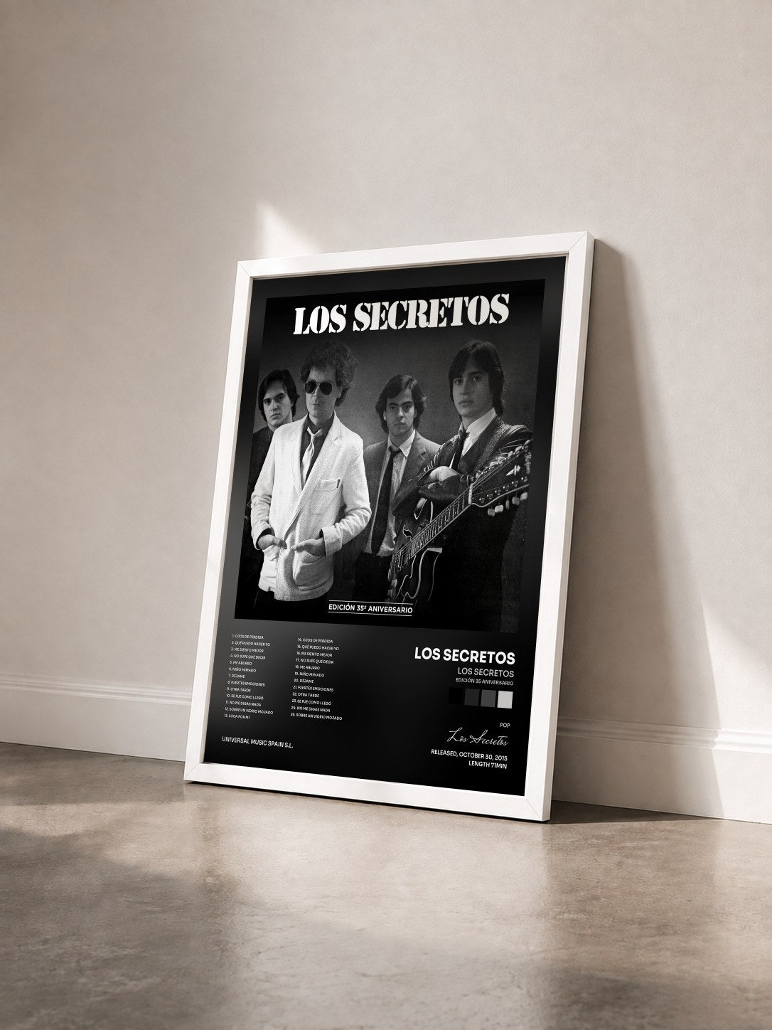 #blanc Tableau de l'album Los Secretos (Edición 35 Aniversario) de Los Secretos vu de trois quarts, cadre blanc